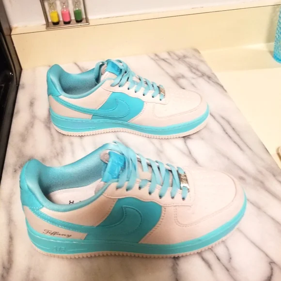 Luxury Sneakers in Blue & White - Picture 3 of 6